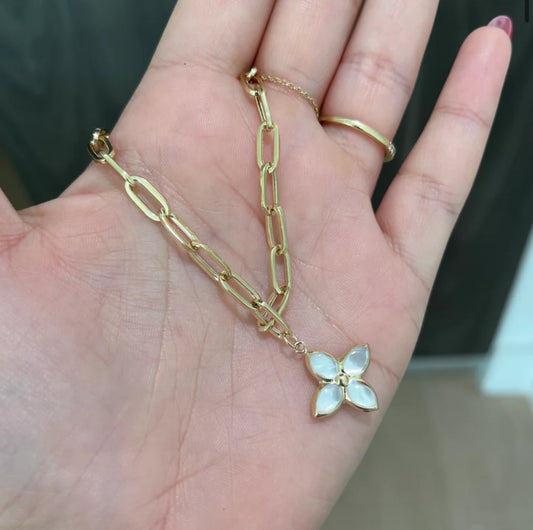 White flower bracelet