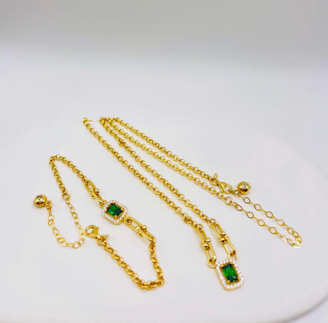 Green Stone Set Rolo + Tiffany