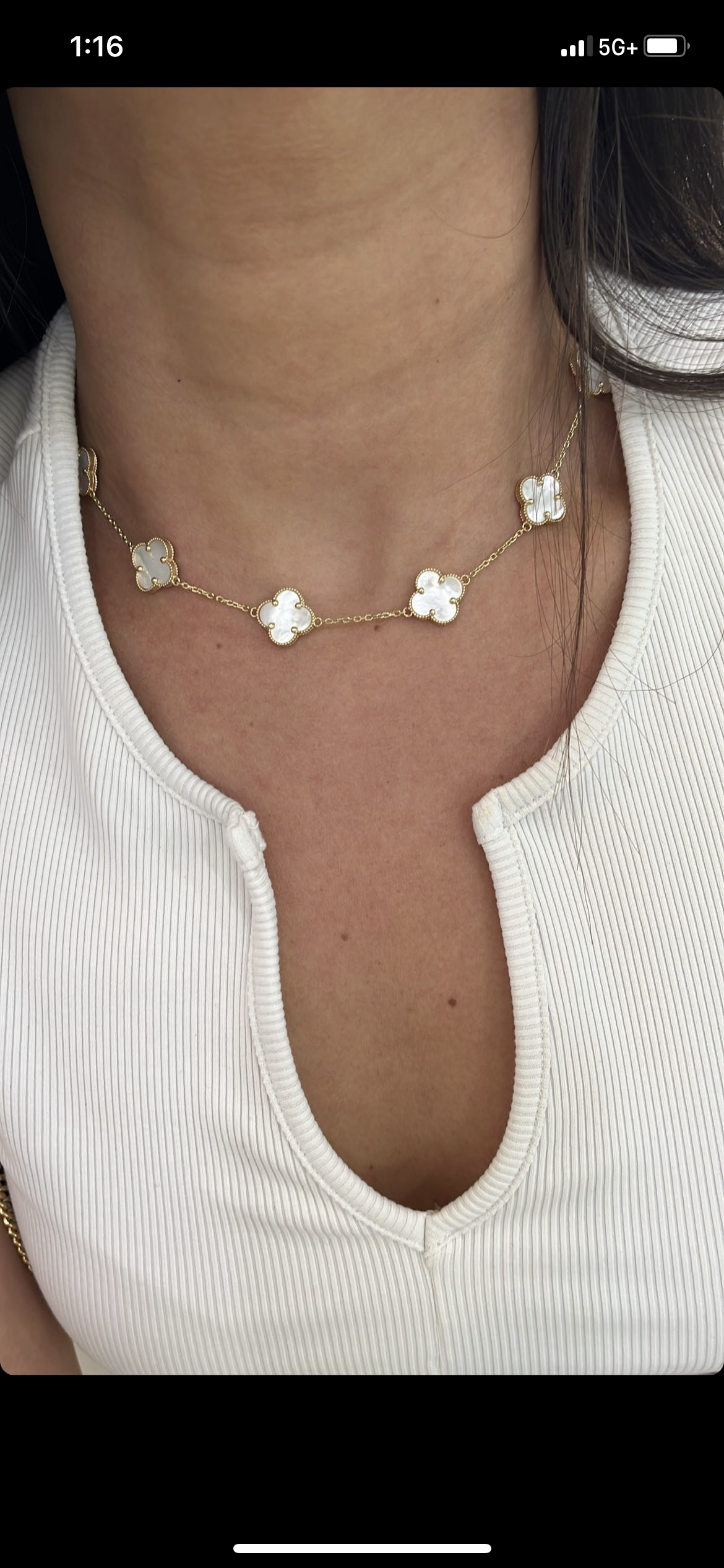 Clover white necklace